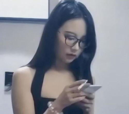 眼镜妹,时尚与智慧的完美融合